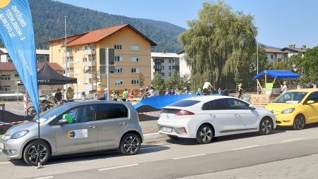 ETM2020 Borovnica_električni avtomobili na otvoritvi P+R Borovnica_foto A Klemenc